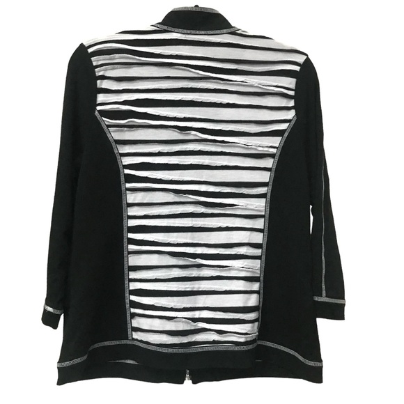 Chico's Zenergy size 1 Black White Knit Blazer Jacket M 8 has 3/4 Sleeves - Picture 2 of 4